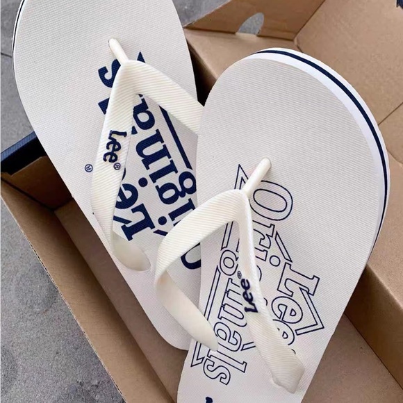 LEE flip-flops for men, perfect for summer, ideal for beach wear.